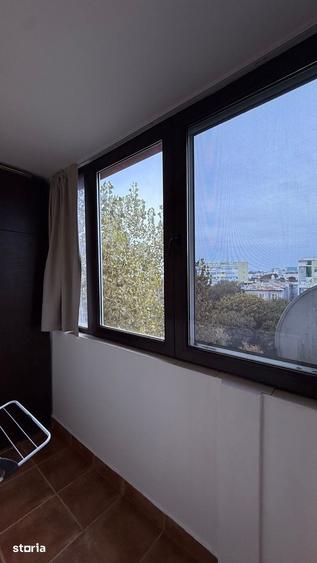 Apartament cu 3 camere semidecomandat în Centrul Civic