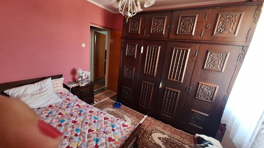 Apartament cu 3 camere semidecomandat în Titan