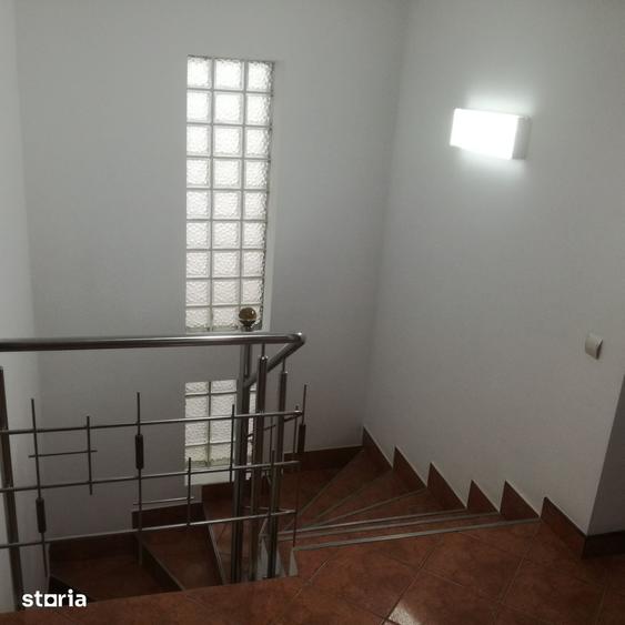 Casă cu 6 camere cu Teren 400 Mp în Bună Ziua