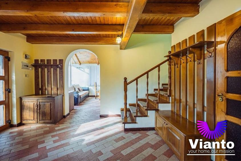 Casă cu 4 camere cu Piscina în Sadu