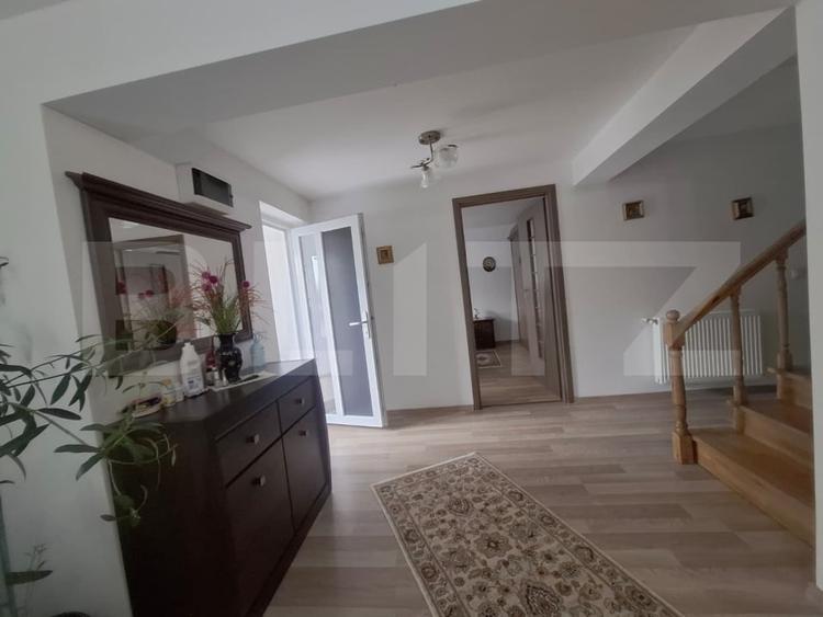 Casă individuală cu 6 camere decomandat cu Canalizare în Tărlungeni