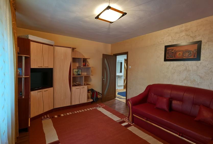 Apartament cu 2 camere decomandat în Exterior Vest