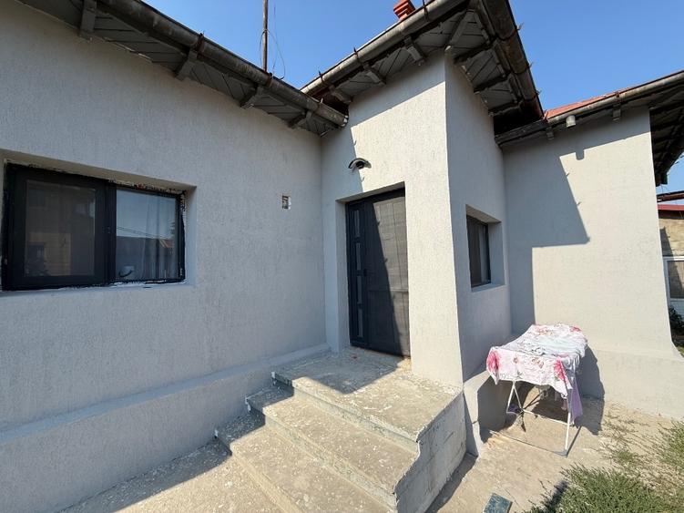 Casă individuală cu 3 camere cu Canalizare în Central