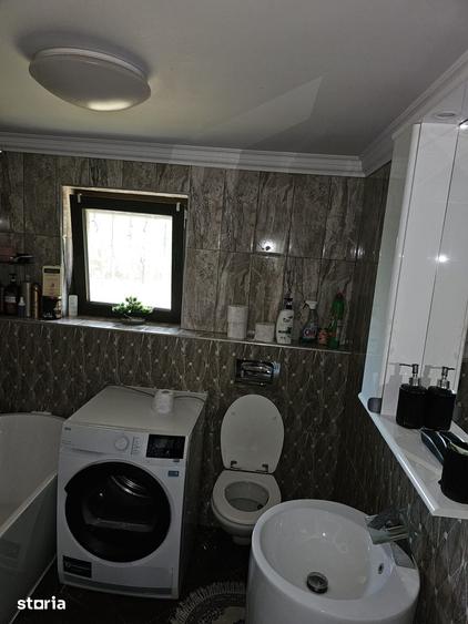 Casă cu 4 camere cu Teren 2000 Mp în Curtești