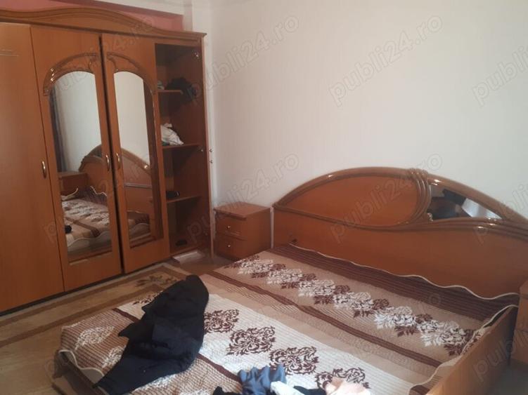 Apartament cu 4 camere decomandat în Baicului