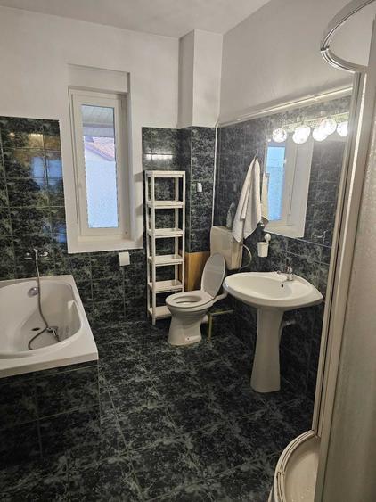 Apartament cu 3 camere decomandat în Ghiroda