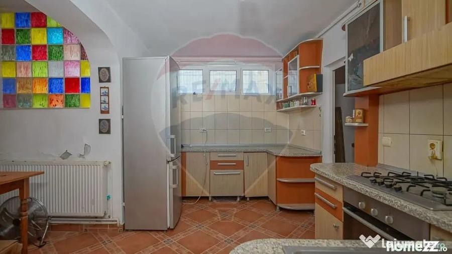 Apartament cu 4 camere decomandat în Drumul Poienii