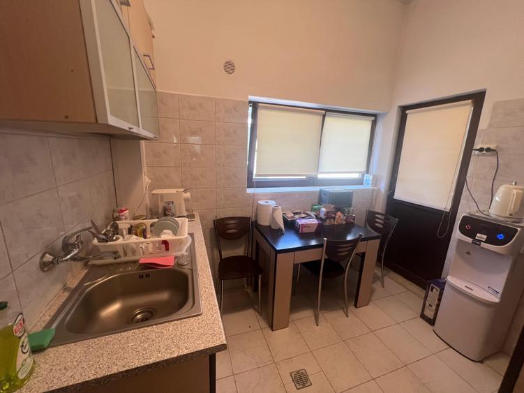 Apartament cu 4 camere decomandat în Capitale