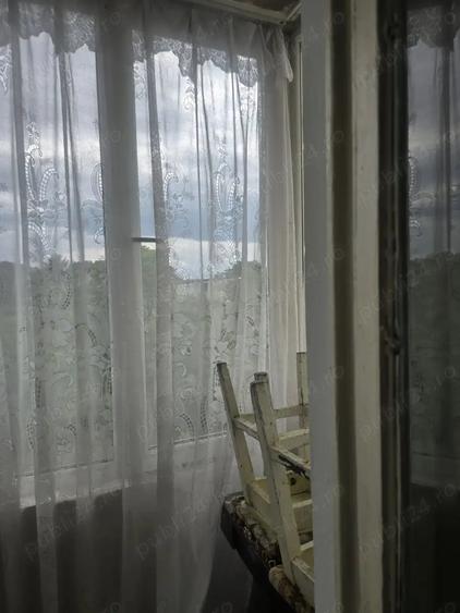 Apartament cu 3 camere decomandat în Onești