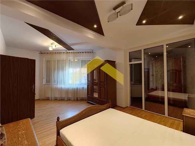 Apartament cu 3 camere semidecomandat în Ultracentral
