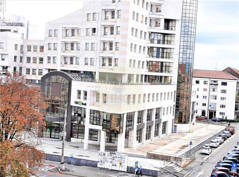 Apartament cu 2 camere semidecomandat, mobilat în Central