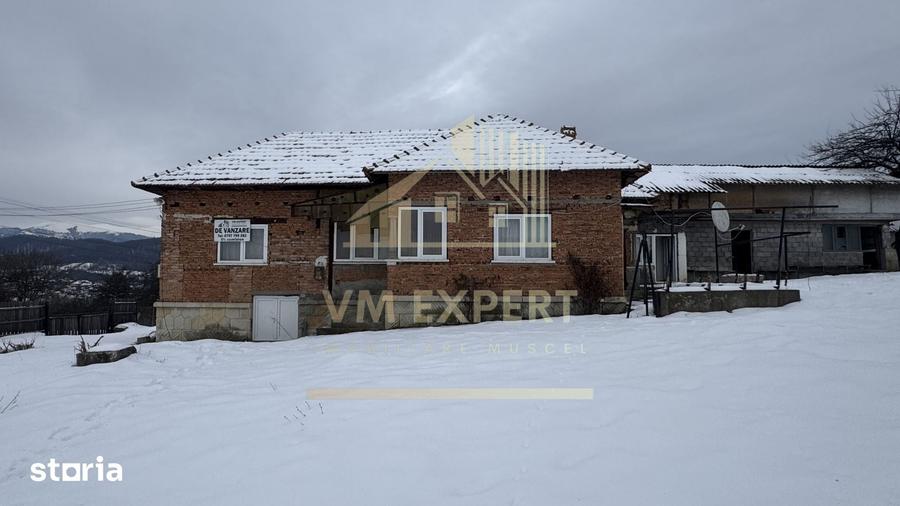 Casă cu 4 camere cu Teren 3038 Mp în Mălureni