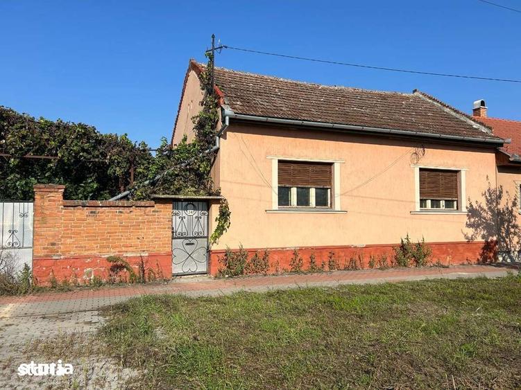 Casă cu 3 camere cu Teren 1200 Mp în Borș