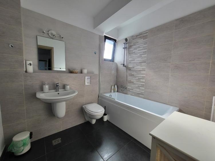 Apartament cu 2 camere semidecomandat, mobilat în Central
