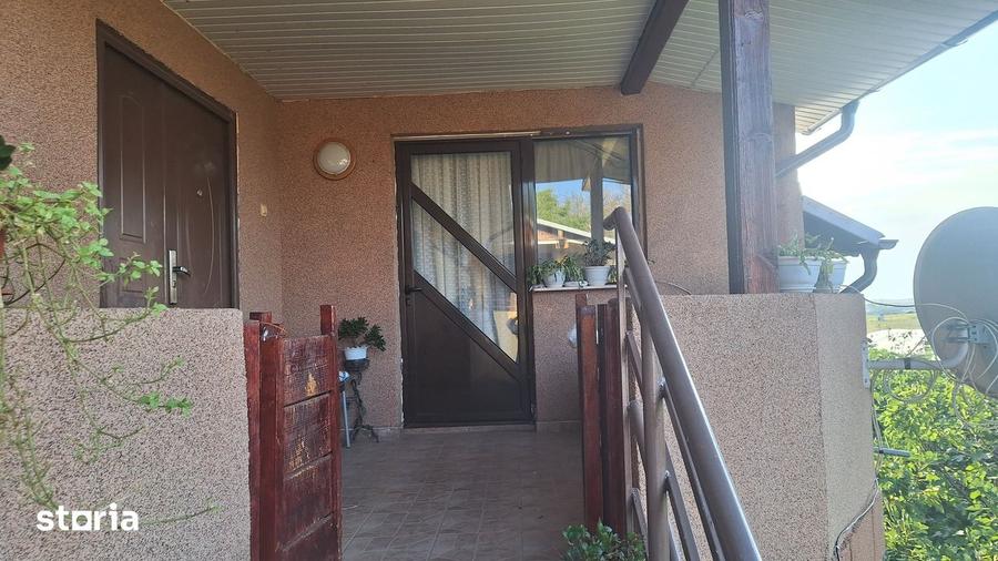 Casă cu 10 camere cu Canalizare în Central