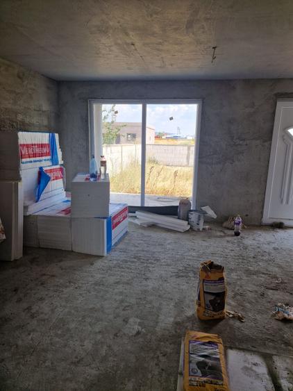 Casă cu 4 camere în Cerneți