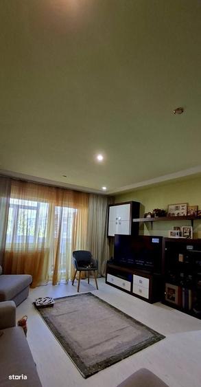 Apartament cu 3 camere decomandat în Prundu