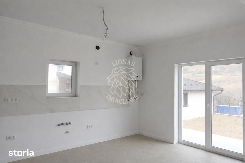 Casă cu 4 camere cu Teren 550 Mp în Central