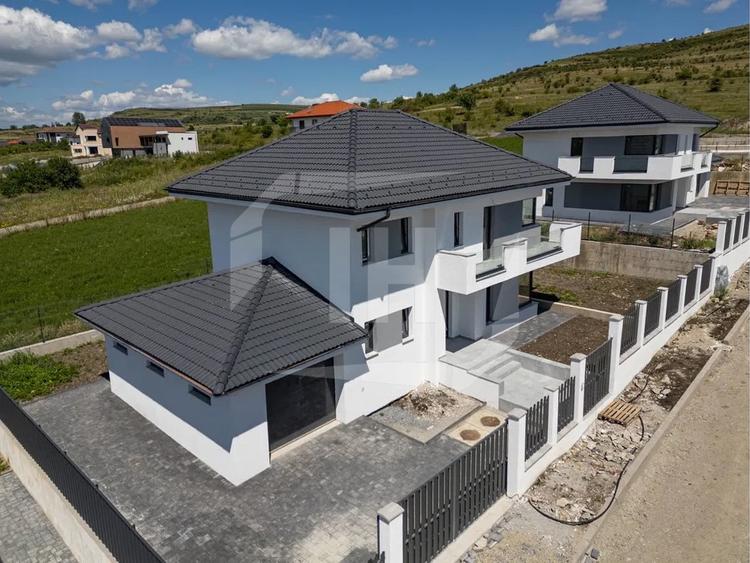 Casă individuală cu 4 camere cu Canalizare în Chinteni