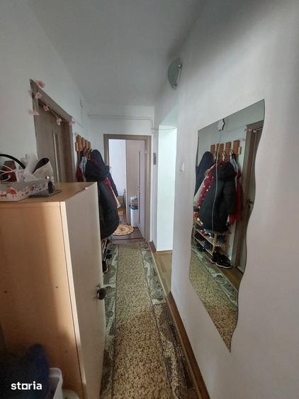 Apartament cu 3 camere decomandat în Canta