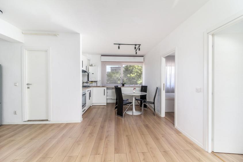 Apartament cu 3 camere semidecomandat în Dâmbul Rotund