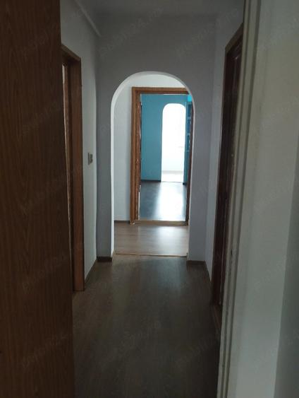 Apartament cu 2 camere decomandat în Baza 3