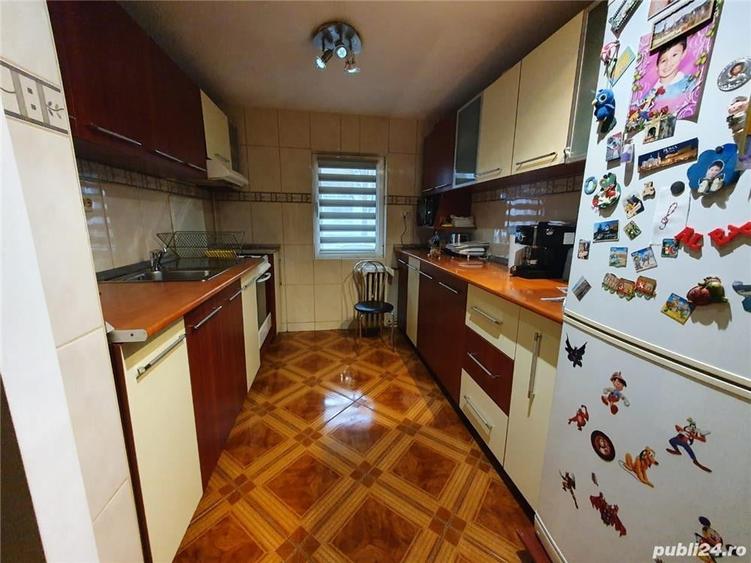 Apartament cu 3 camere decomandat în Carol Davila