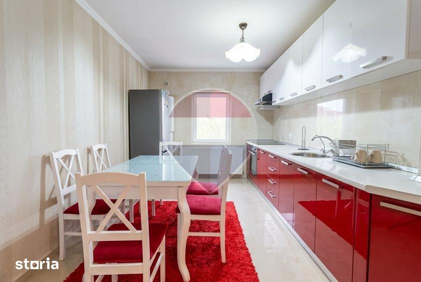 Apartament cu 4 camere decomandat în Central