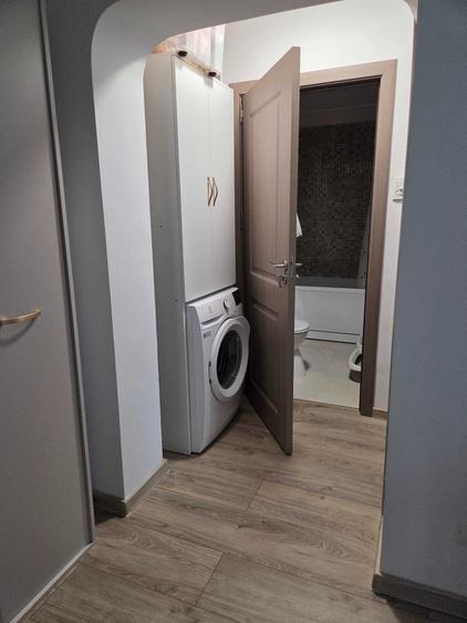 Apartament cu 3 camere semidecomandat în Titan