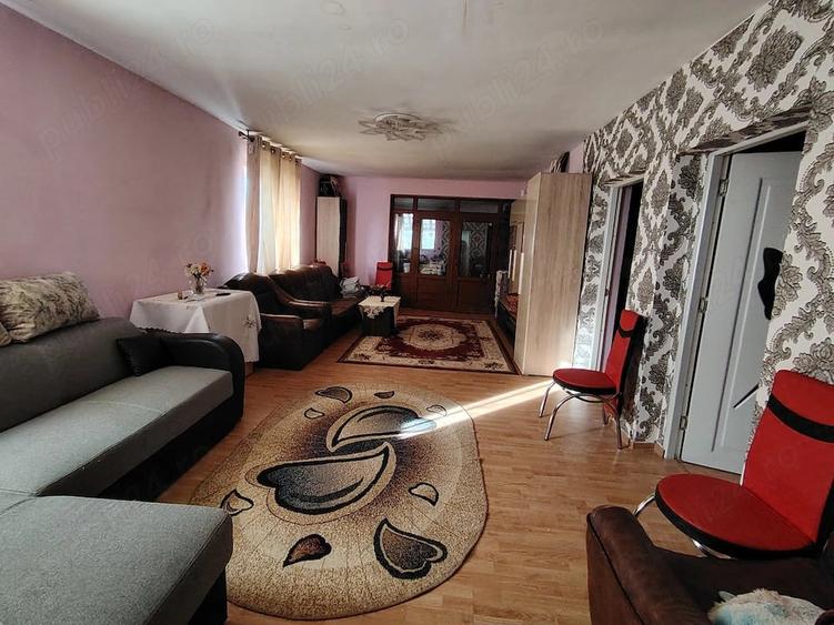 Casă cu Teren 640 Mp în Stâlpu