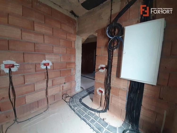 Casă cu 5 camere cu Teren 300 Mp în Ghiroda