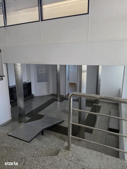 Spațiu comercial, de 350 mp, în Tei