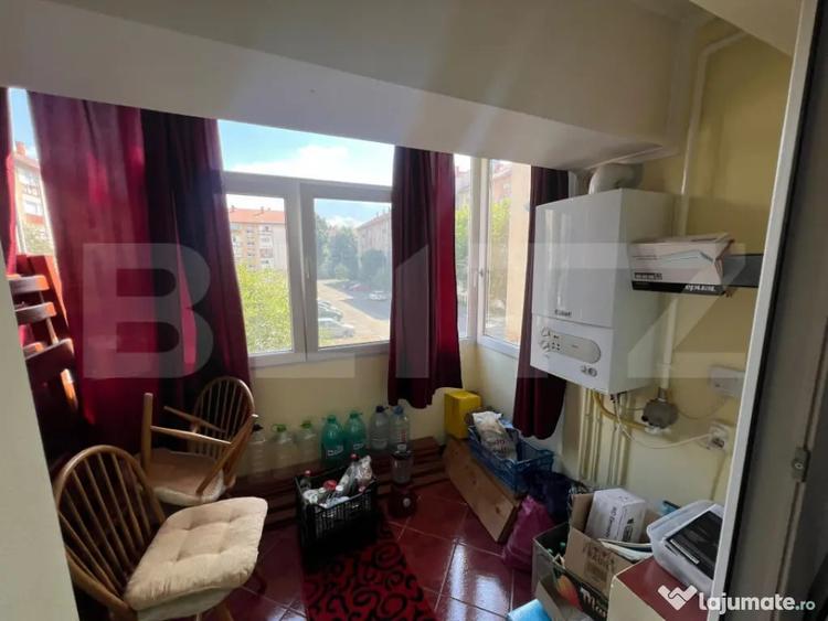 Apartament cu 4 camere decomandat în Central