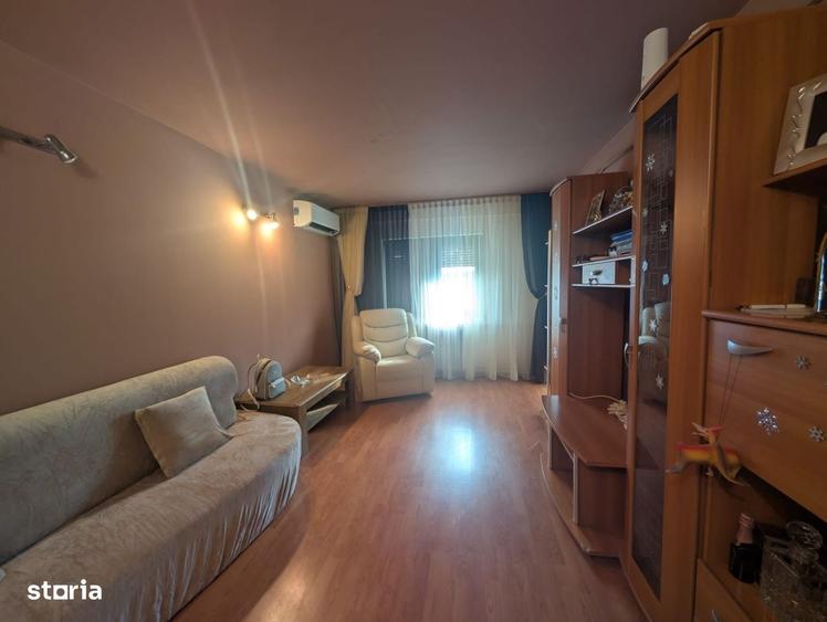 Apartament cu 3 camere decomandat în 9 Mai
