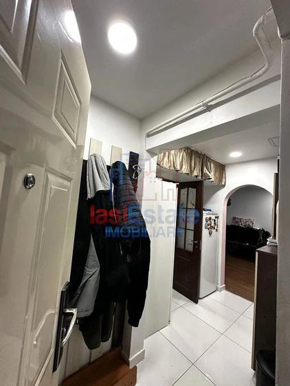 Apartament cu 3 camere semidecomandat în Filiași