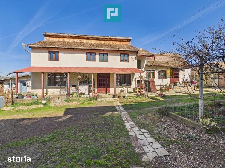Casă cu 6 camere cu Teren 2029 Mp în Ghioroc