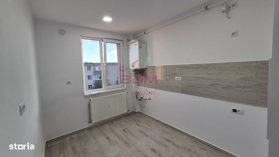 Apartament cu 3 camere semidecomandat în Micro 1
