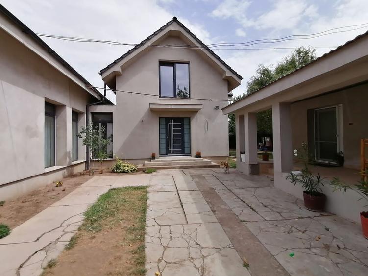 Casă cu 4 camere în Central