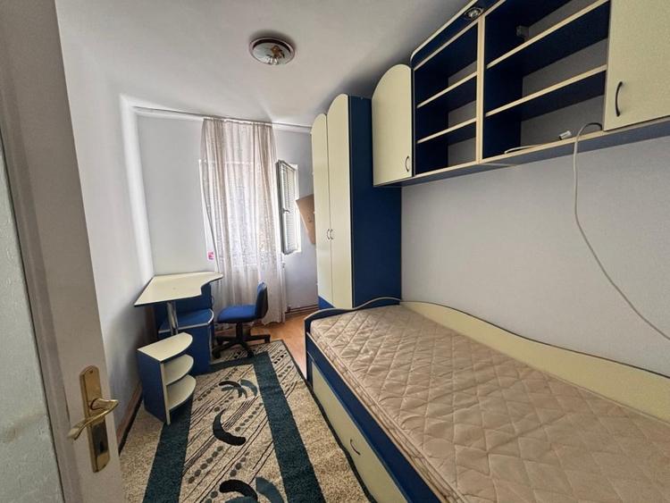 Apartament cu 4 camere decomandat, mobilat în Ștefan cel Mare