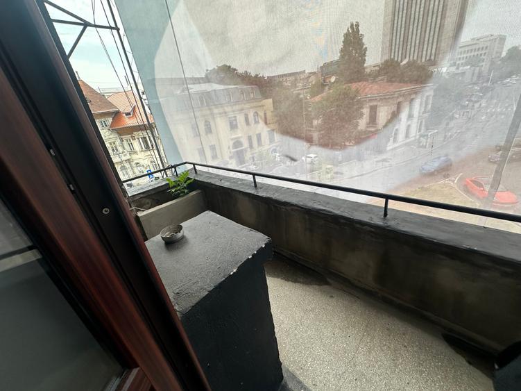 Apartament cu 5 camere decomandat în P-ța Romană
