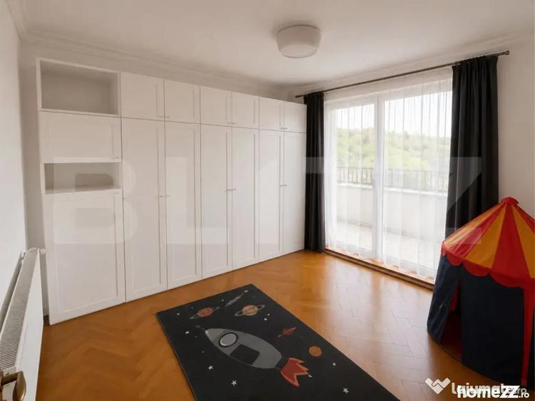 Apartament cu 7 camere decomandat în Grigorescu