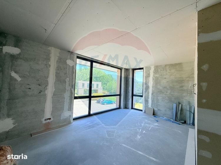 Casă cu 4 camere în Dumbrăveni