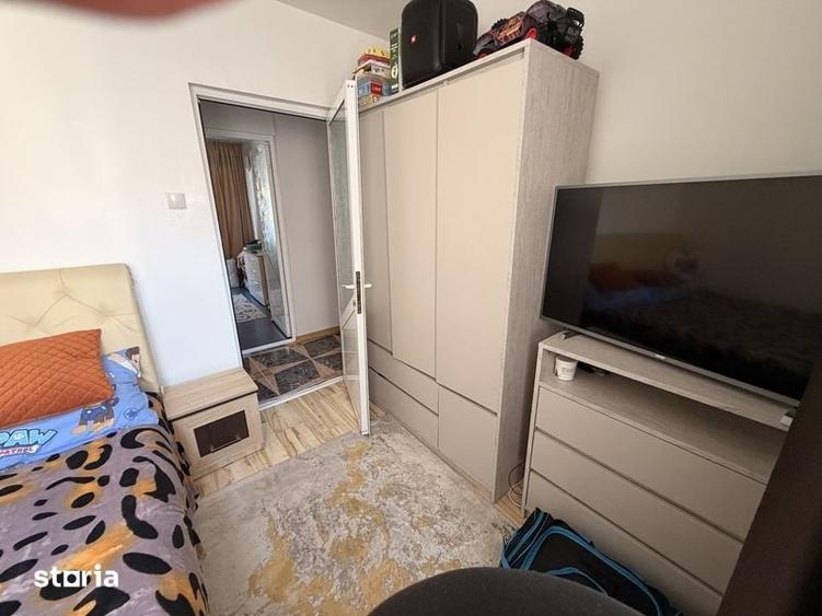 Apartament cu 3 camere decomandat în Sud