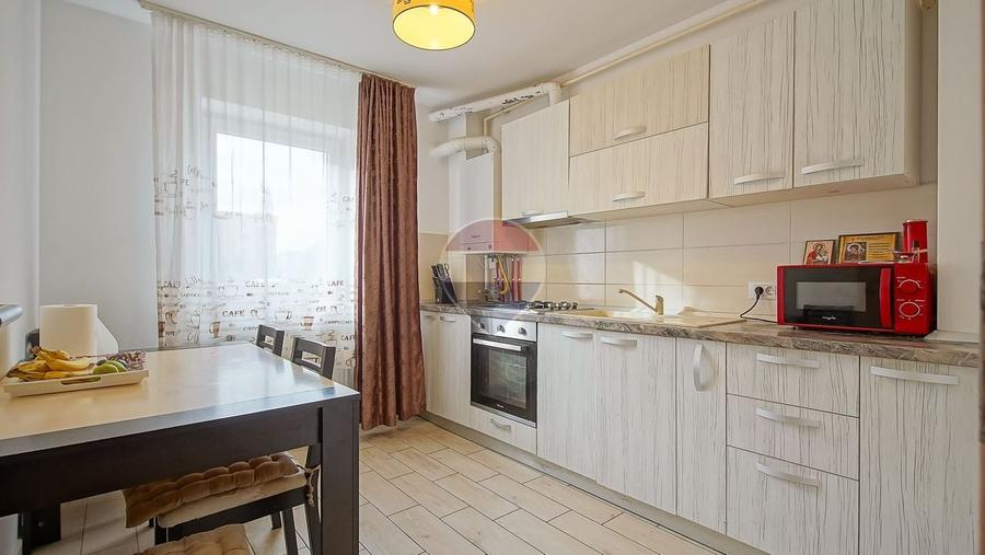 Apartament cu 2 camere decomandat în Tractorul