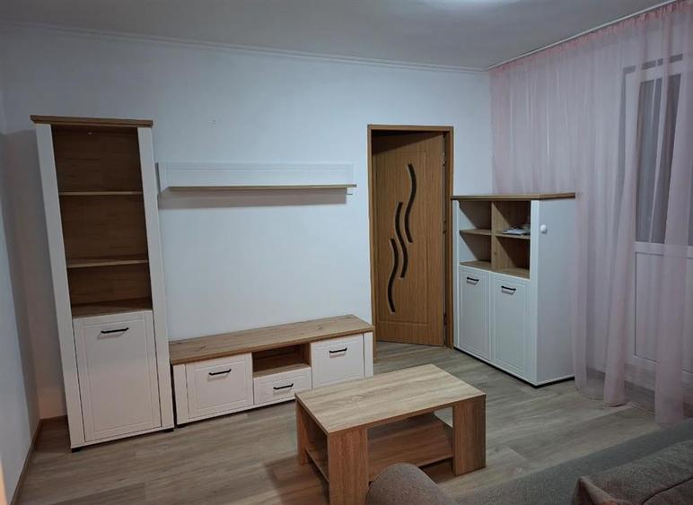 Apartament cu 2 camere decomandat în Podu Roș