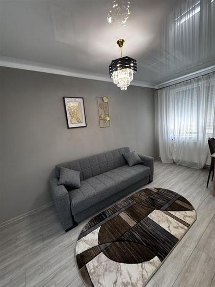 Apartament cu 3 camere semidecomandat, mobilat în Apollo