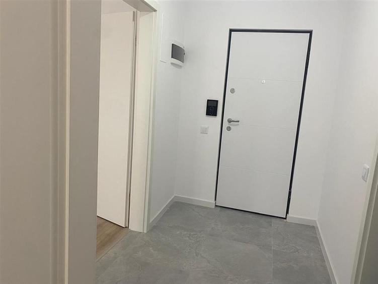 Apartament cu 2 camere decomandat în Tractorul