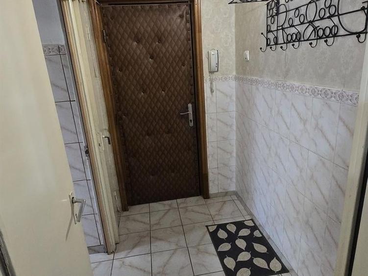 Apartament cu 2 camere semidecomandat, mobilat în Craiovița Nouă