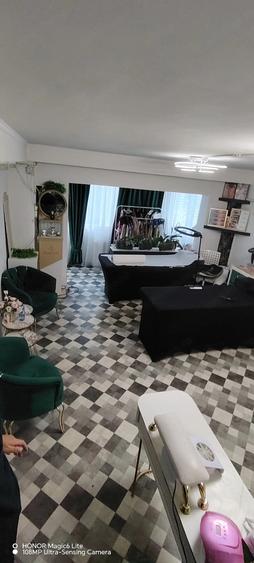 Apartament cu 4 camere decomandat în Vitan