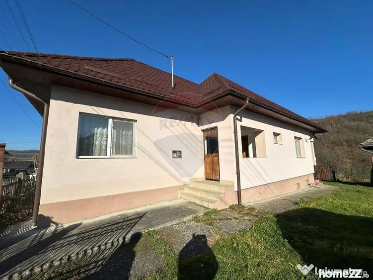 Casă cu 3 camere cu Teren 2500 Mp în Benesat